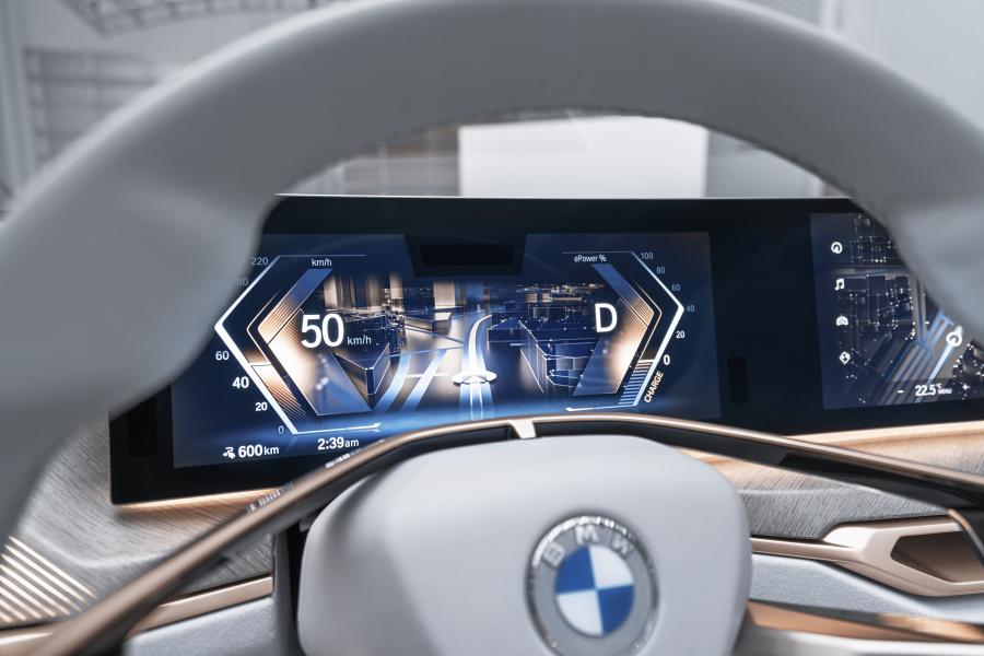 Панель приборов BMW Concept i4 2020 года  (фото 9 из 71)